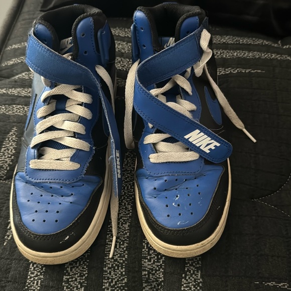 Nike Court Borough Mid 2 GS Basketball - Picture 1 of 4